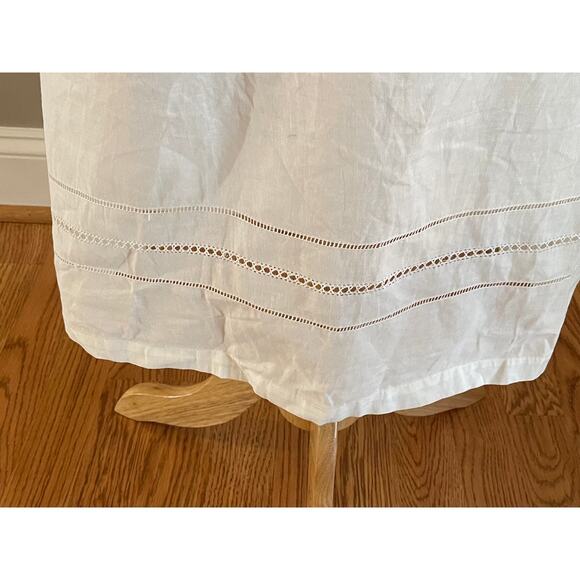 Vintage White Linen Apron, Embroidered, Pockets - Picture 4 of 6